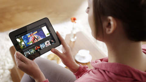 Amazon Instant Video: Frau mit Kindle Quelle: http://amazon-presse.de/fileadmin/user_upload/images/Presse/Amazon_Instant_Video/140221_AIV_Frau_mit_Kindle.png